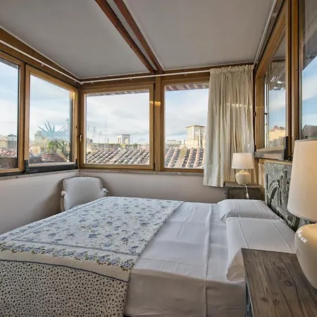 Pantheon Luxury דירה